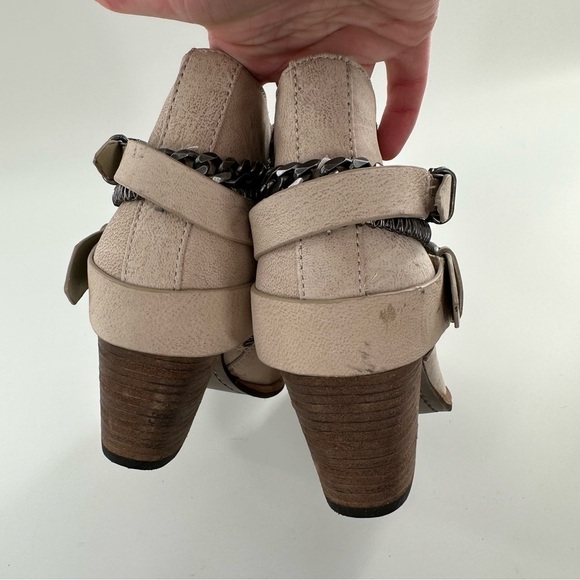 Dolce Vita ankle Yasmin booties 8 beige leather western rode buckle chain mail - Picture 7 of 13